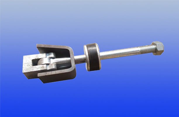Hatch cover lock cleat